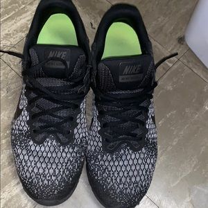 Black Nike Air Max Sequent 2 Never Worn
